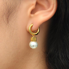 RSNY Diamond Pattern Pearl Stud Earrings - R2065B
