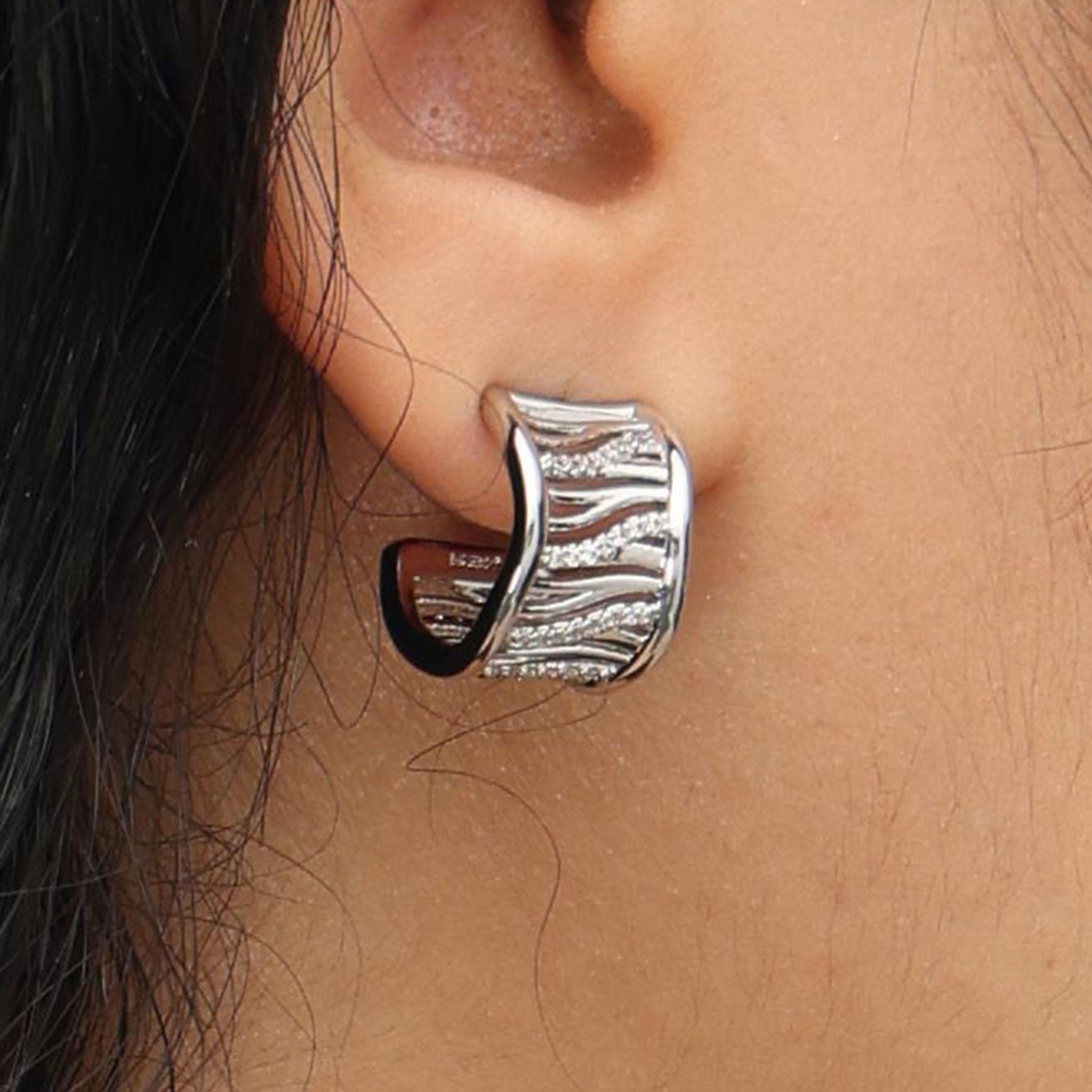 RSNY simple line earrings - R2124A